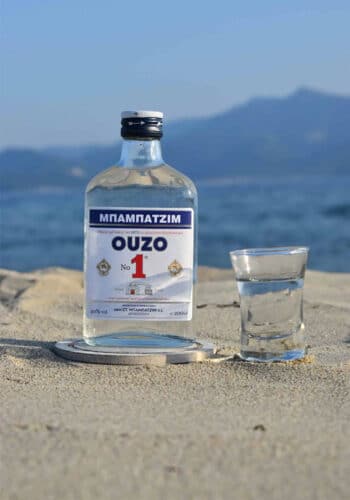 Babatzim Ouzo am Strand